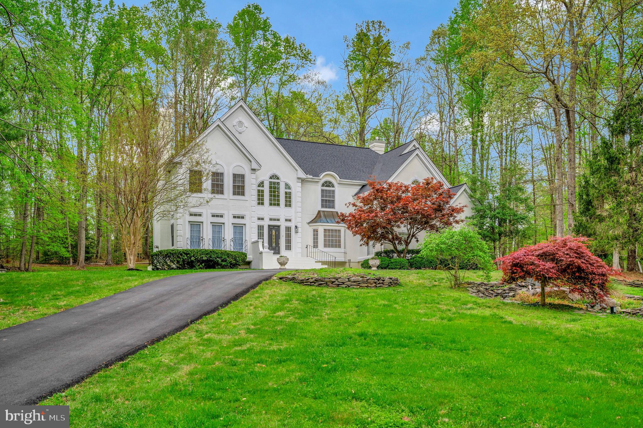4 Ruffian Dr