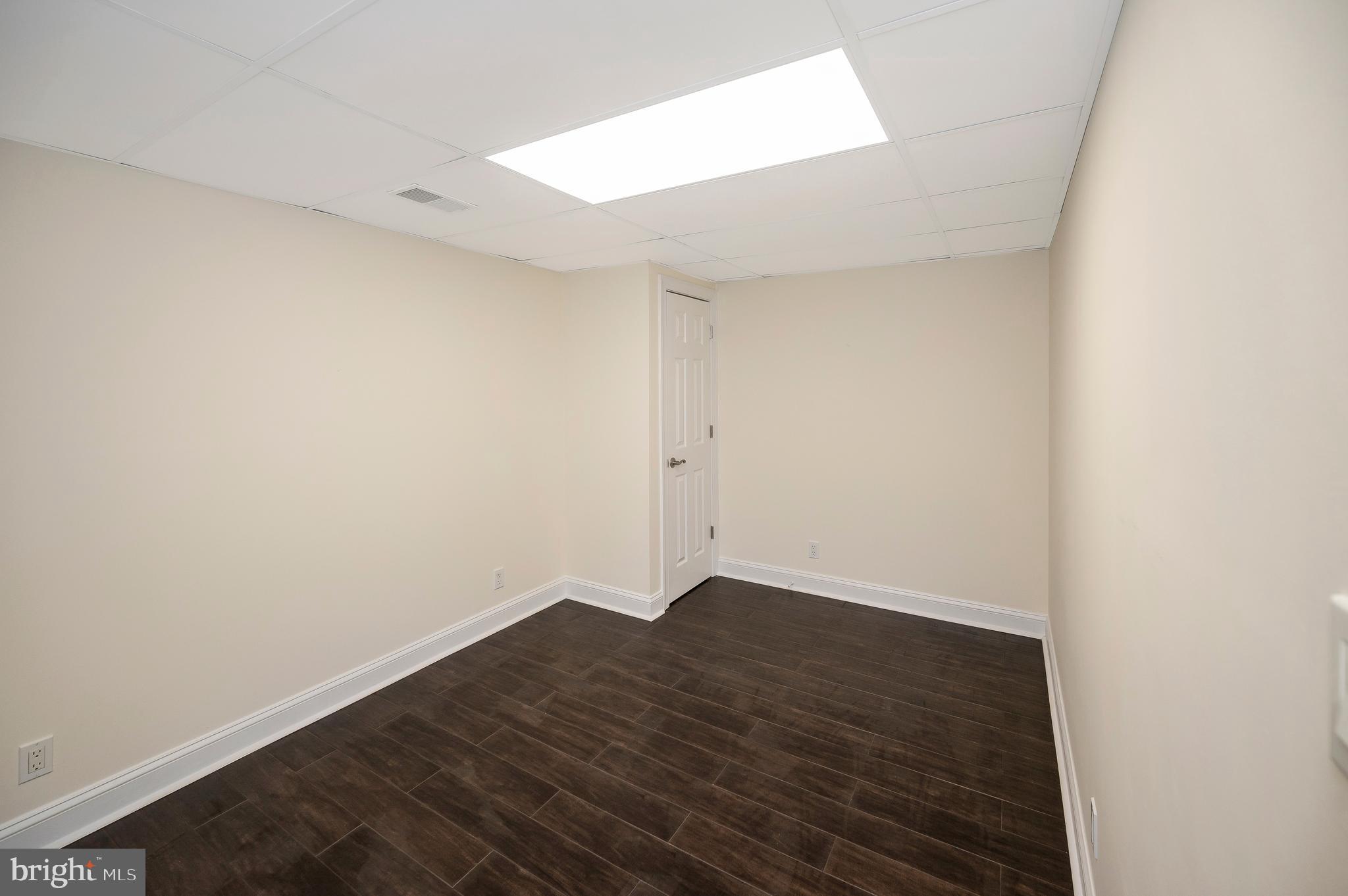 4 Ruffian Dr