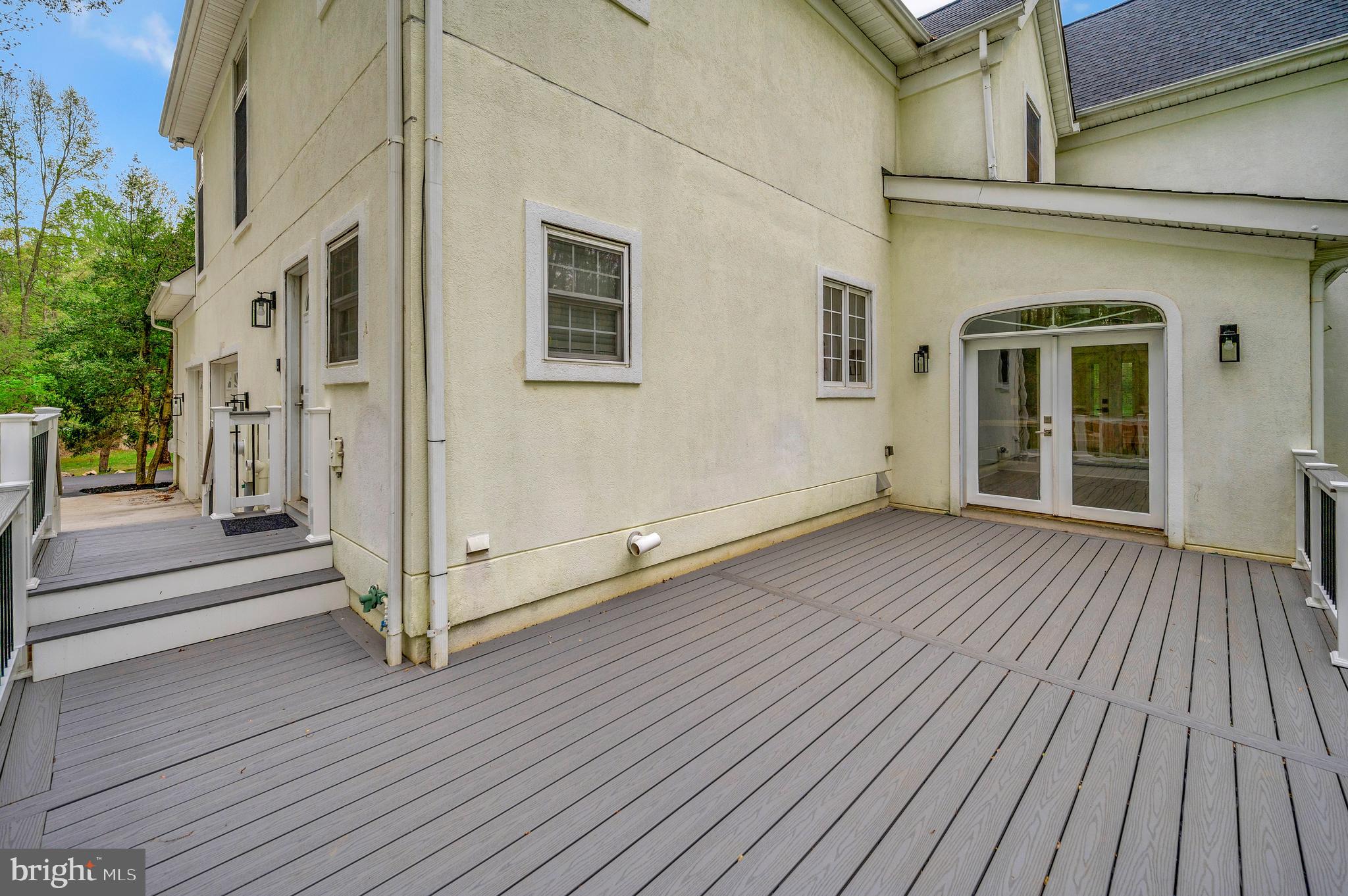4 Ruffian Dr