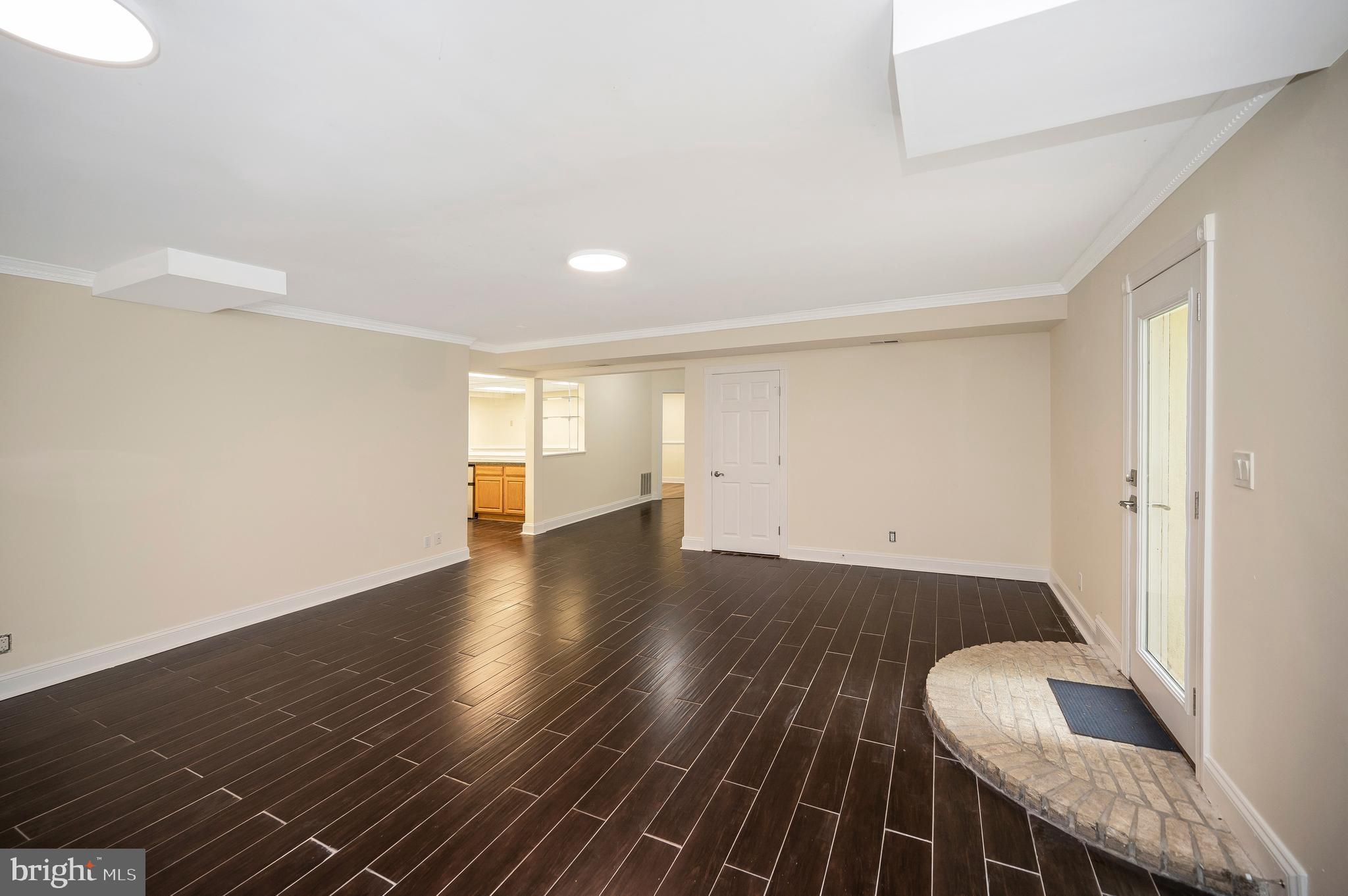 4 Ruffian Dr