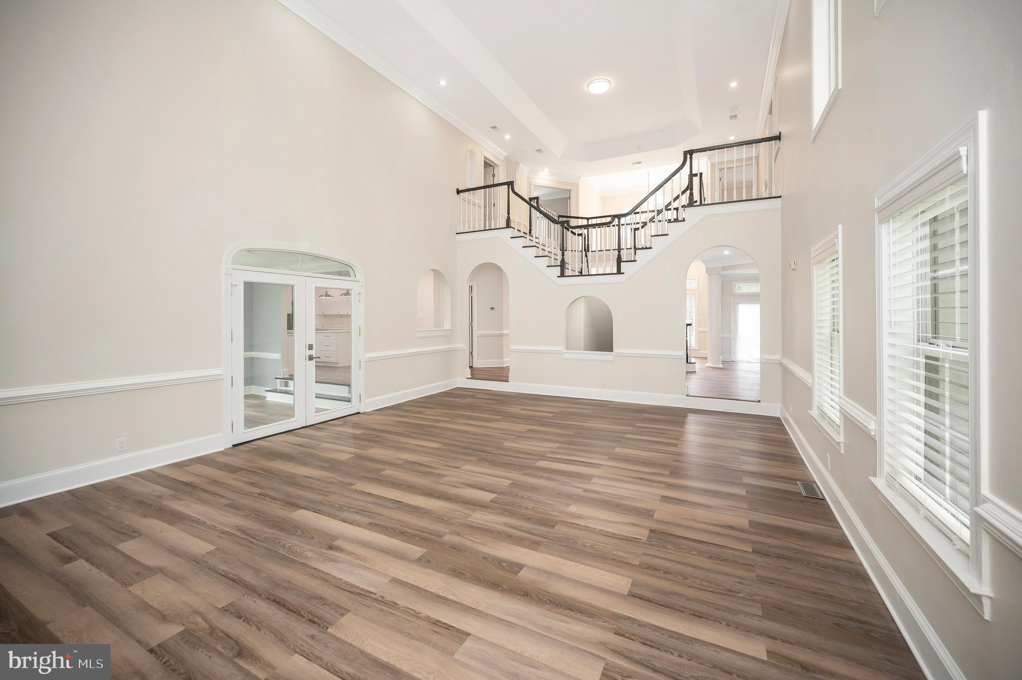 4 Ruffian Dr