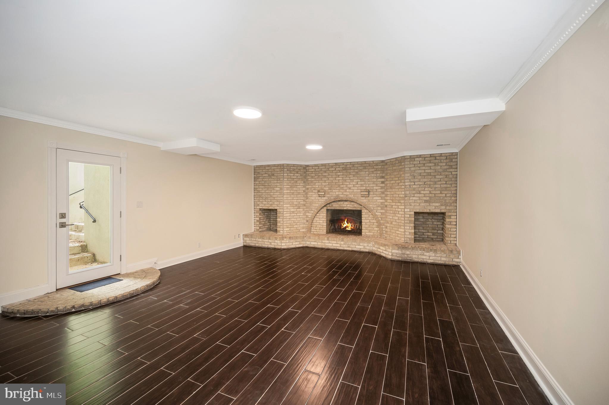 4 Ruffian Dr