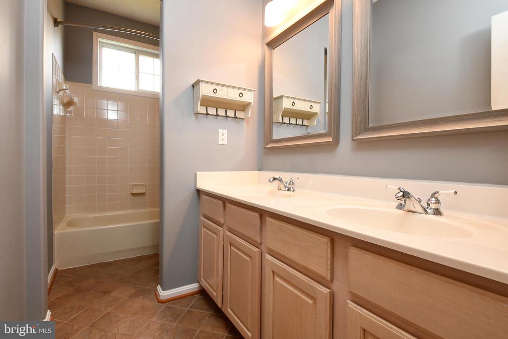 2 Nassau Ct