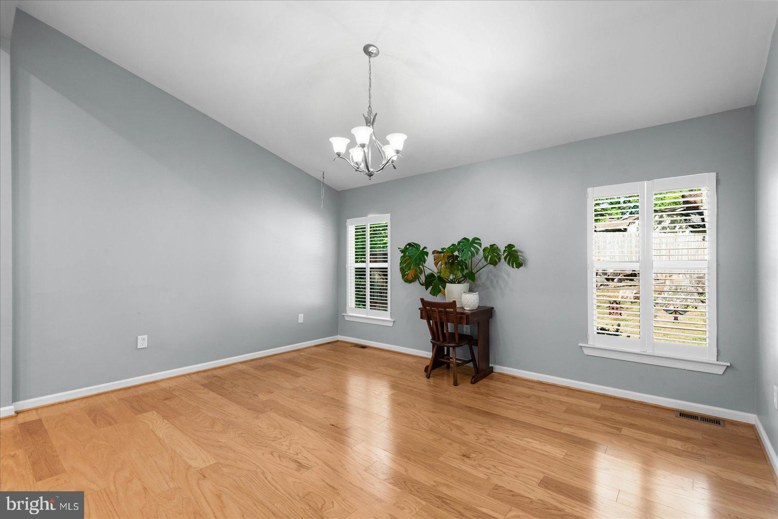 218 Spring Knoll Cir
