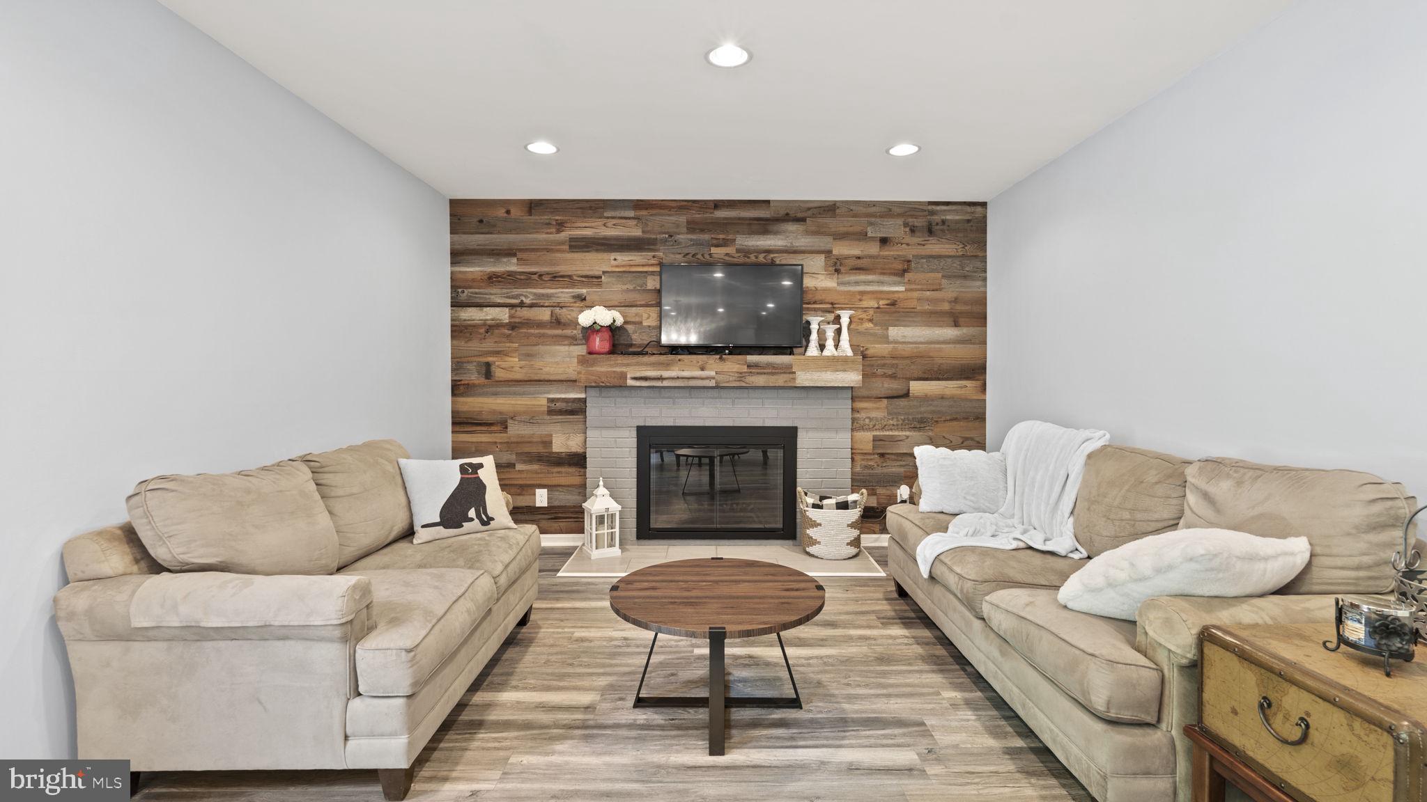 3 Eastbrook Ct