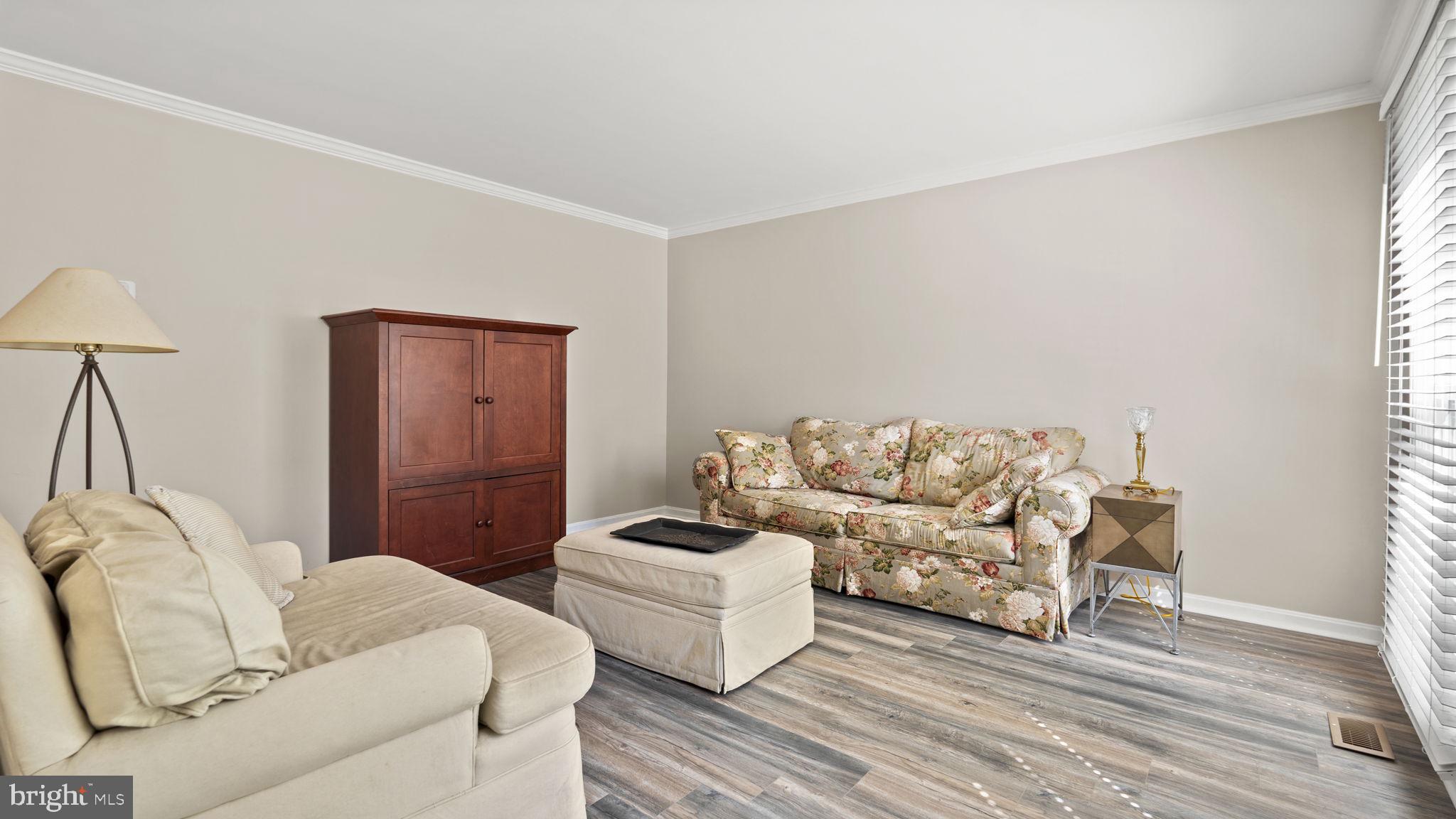3 Eastbrook Ct