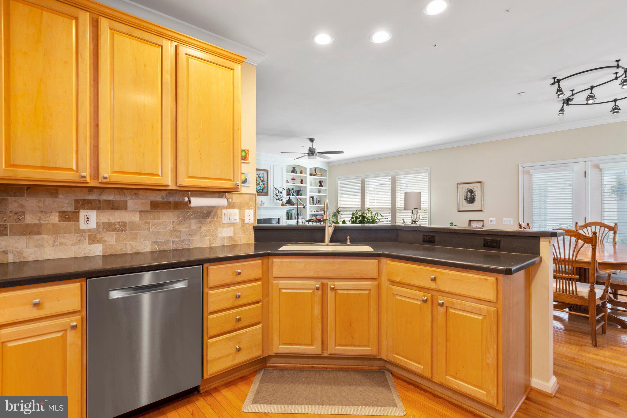 7 Carson Dr
