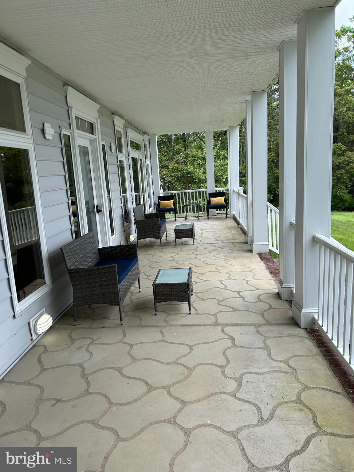 36 Pocahontas Ln