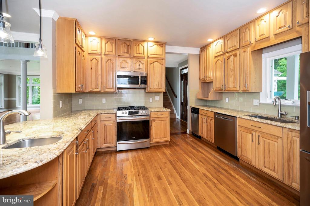 36 Pocahontas Ln