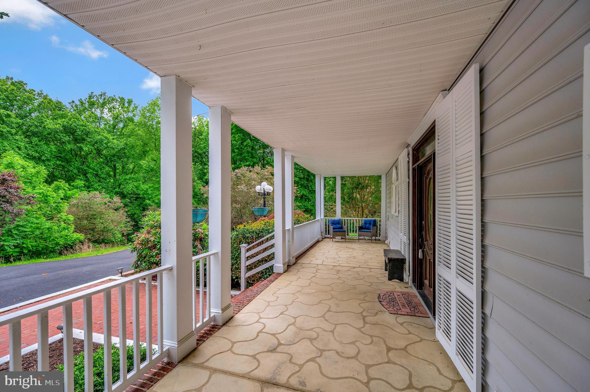36 Pocahontas Ln