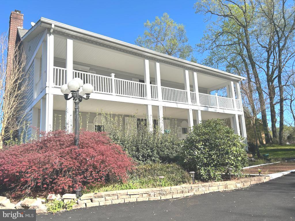 36 Pocahontas Ln