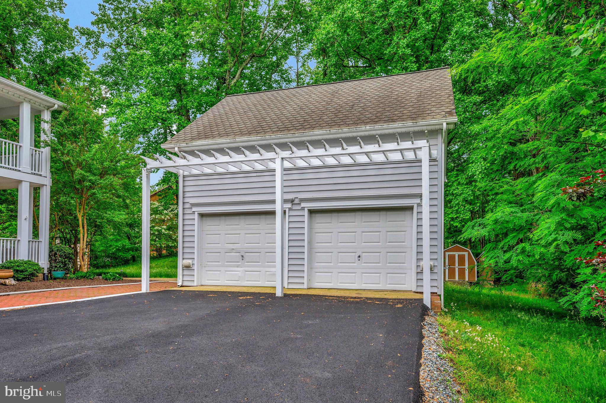 36 Pocahontas Ln