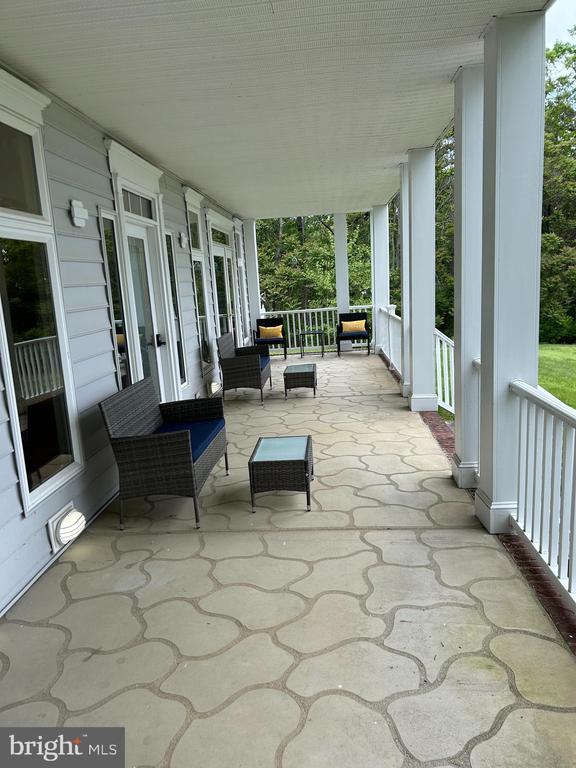 36 Pocahontas Ln