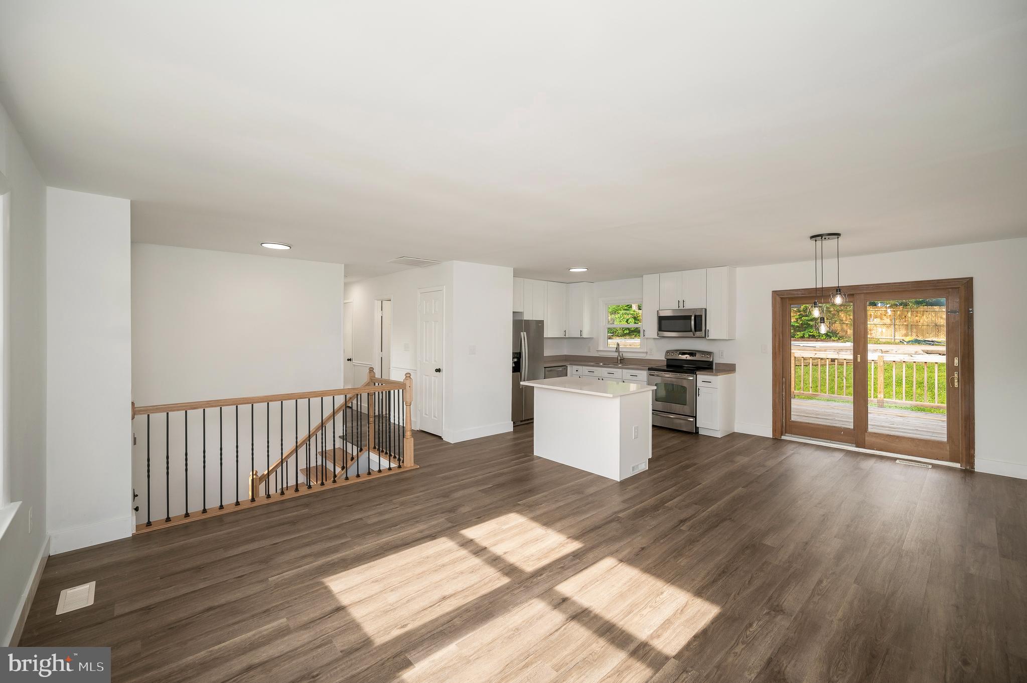 108 Meadow Ln