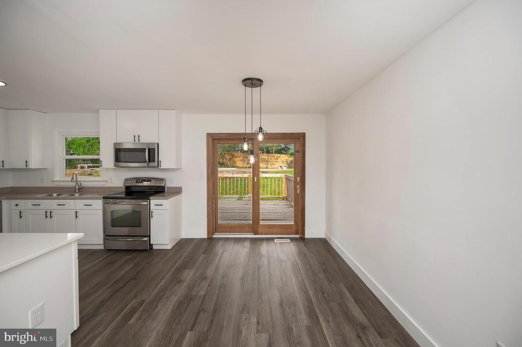 108 Meadow Ln