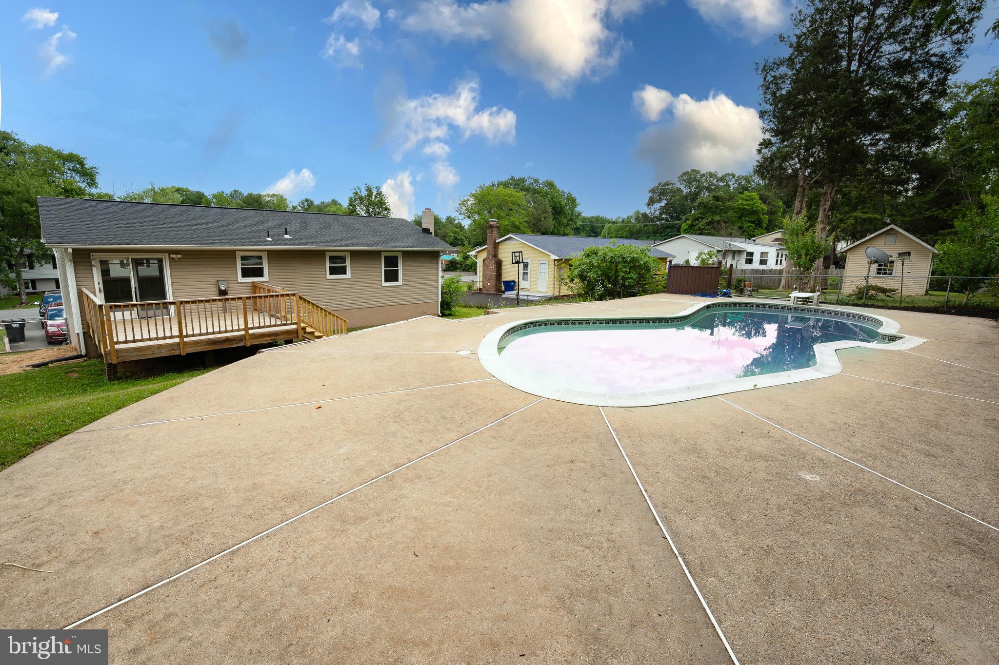 108 Meadow Ln