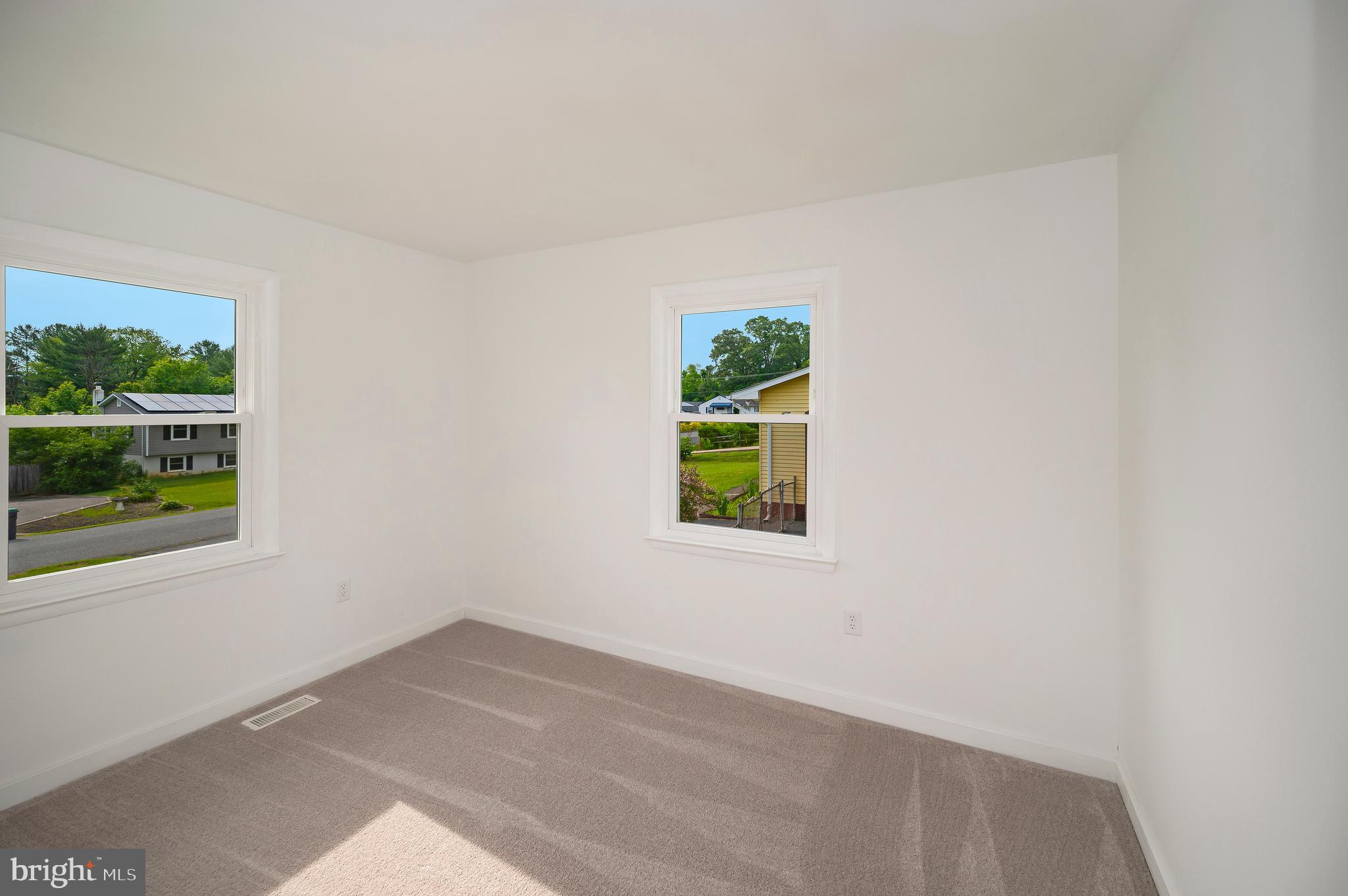 108 Meadow Ln