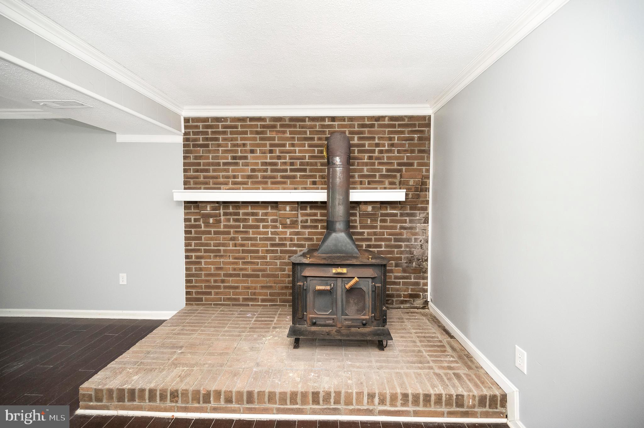 108 Meadow Ln
