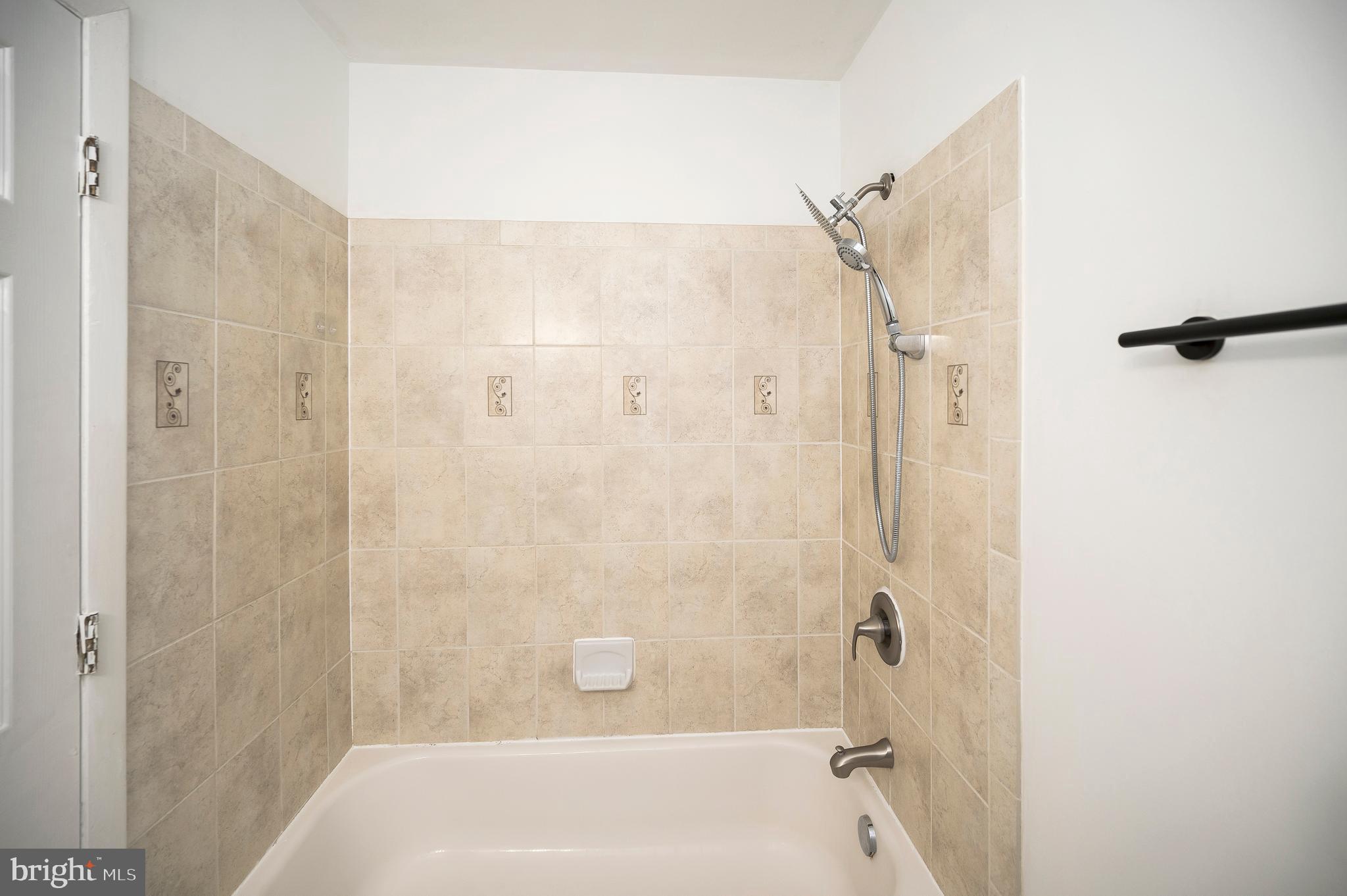 108 Meadow Ln
