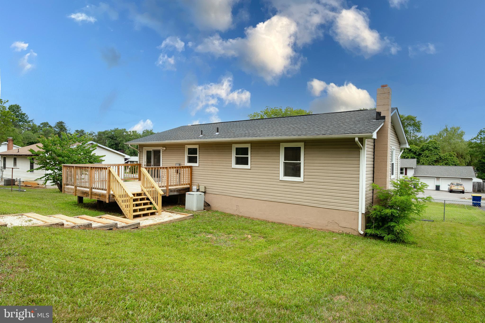 108 Meadow Ln