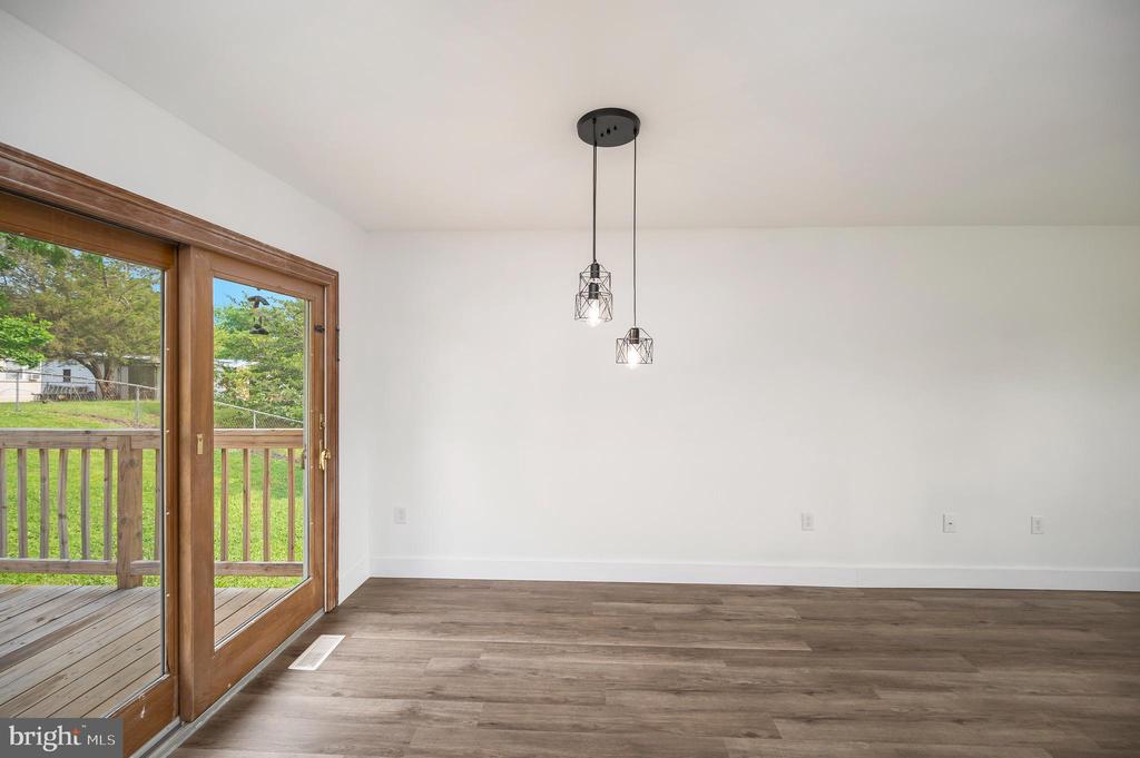 108 Meadow Ln