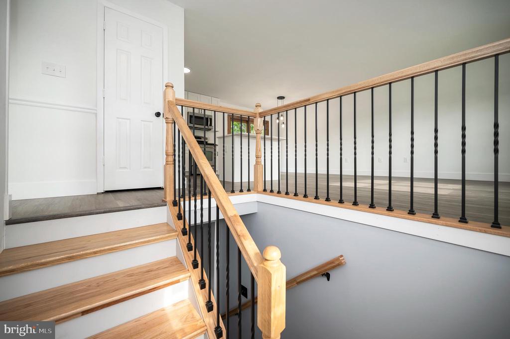 108 Meadow Ln