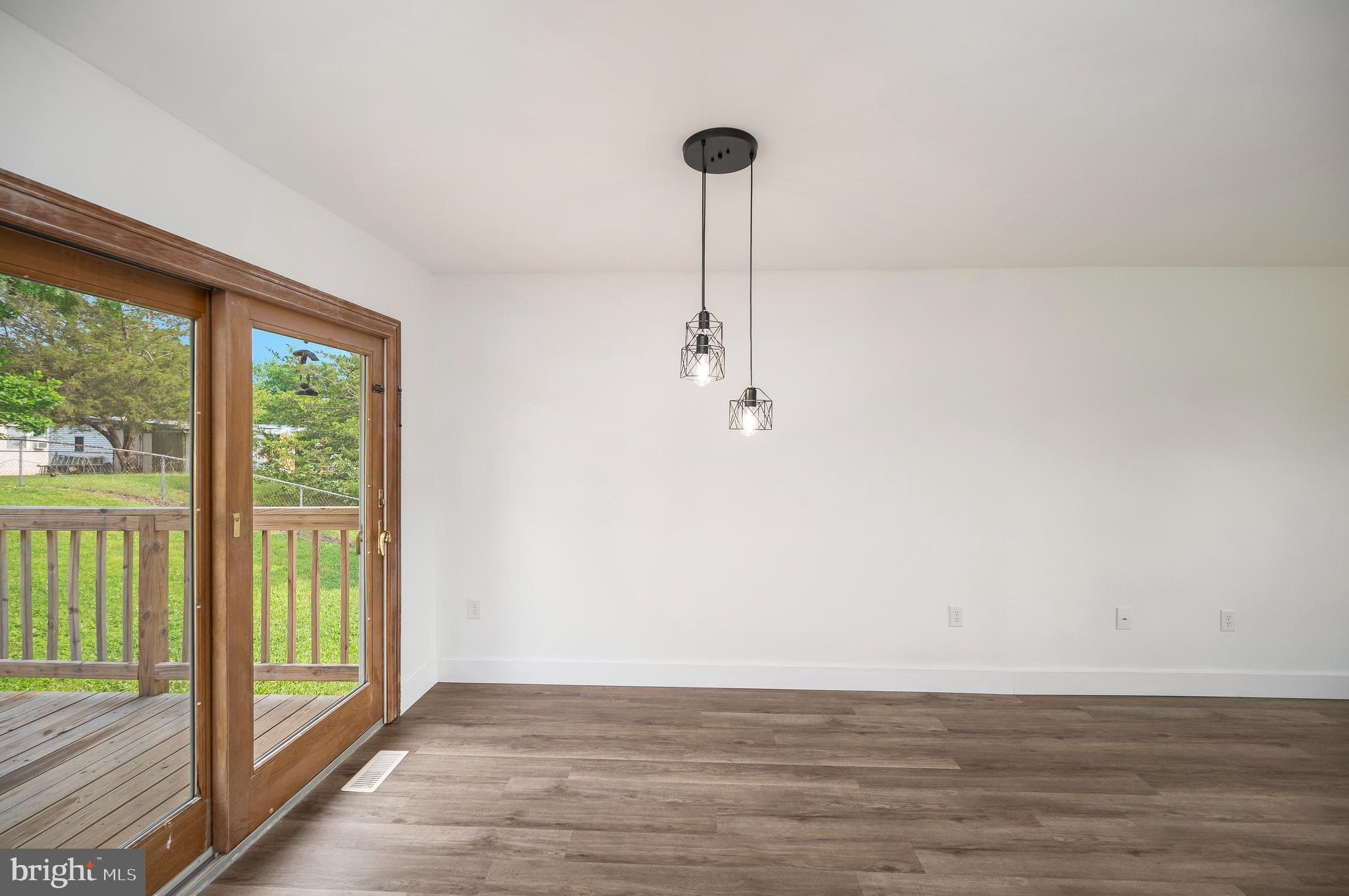 108 Meadow Ln