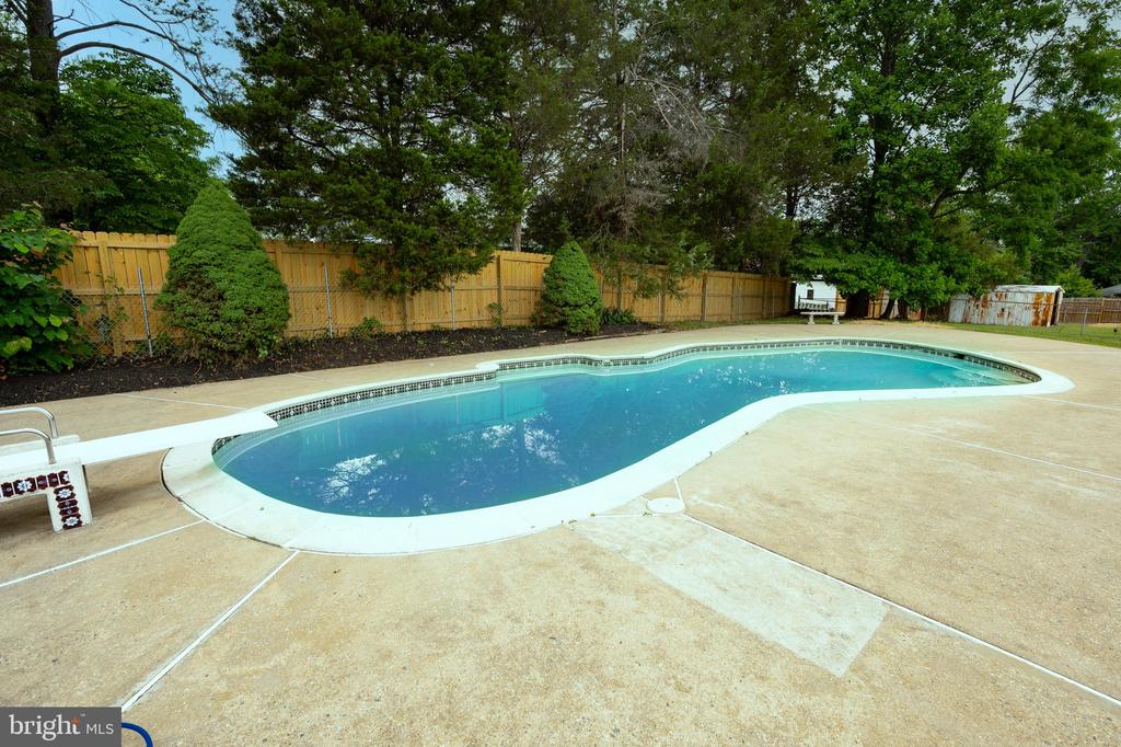 108 Meadow Ln