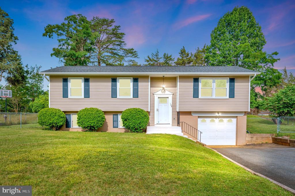 108 Meadow Ln