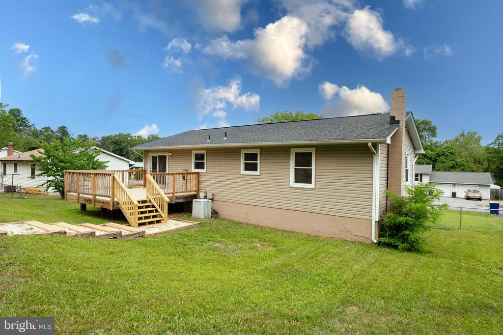 108 Meadow Ln