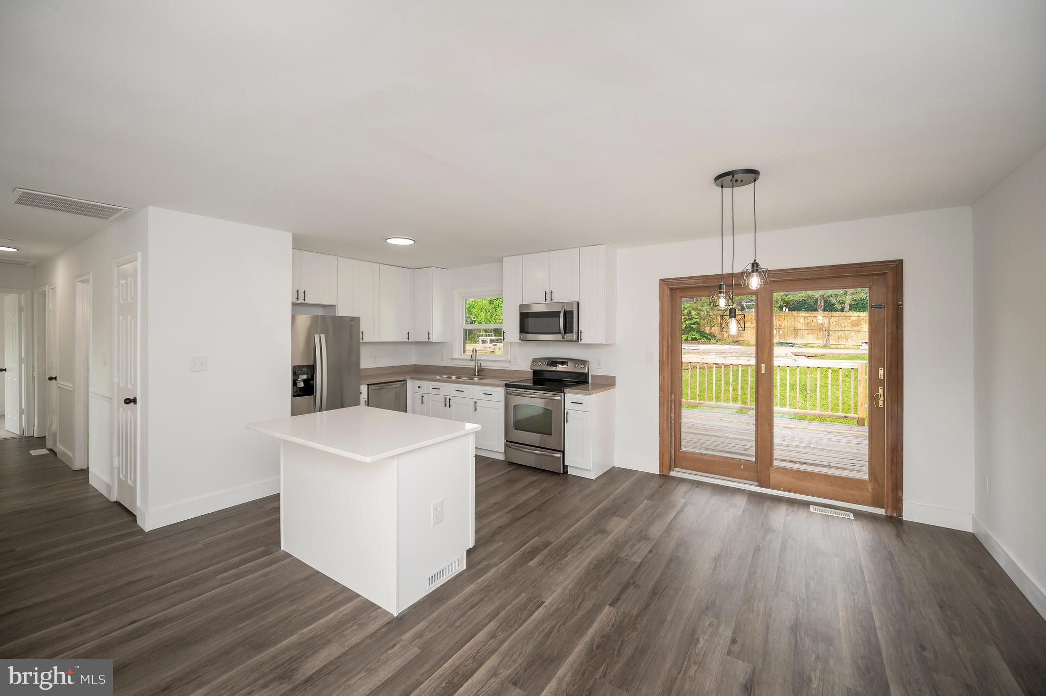108 Meadow Ln