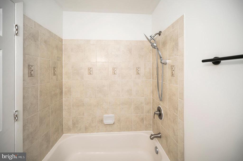 108 Meadow Ln