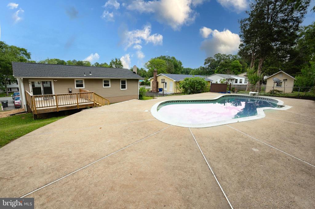 108 Meadow Ln