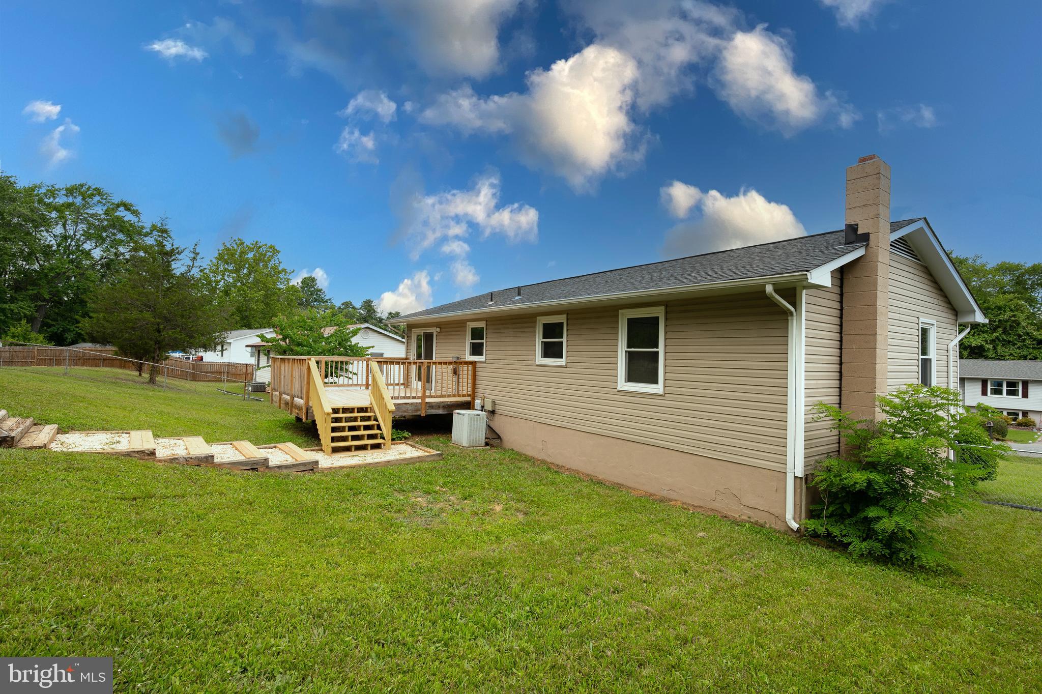 108 Meadow Ln