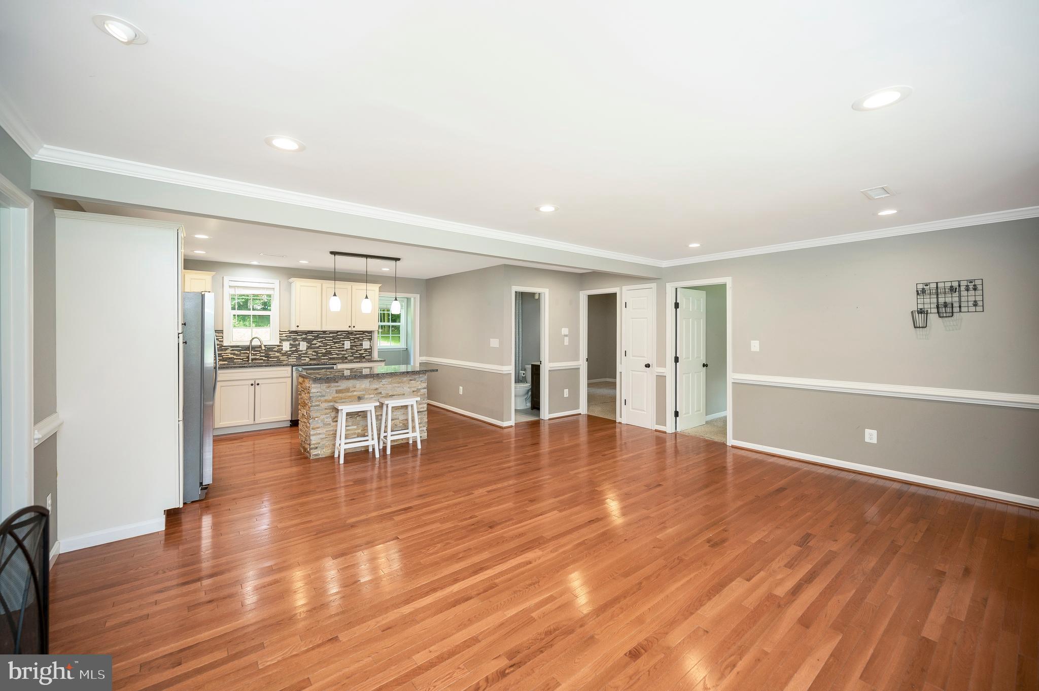 26 Breezy Hill Dr