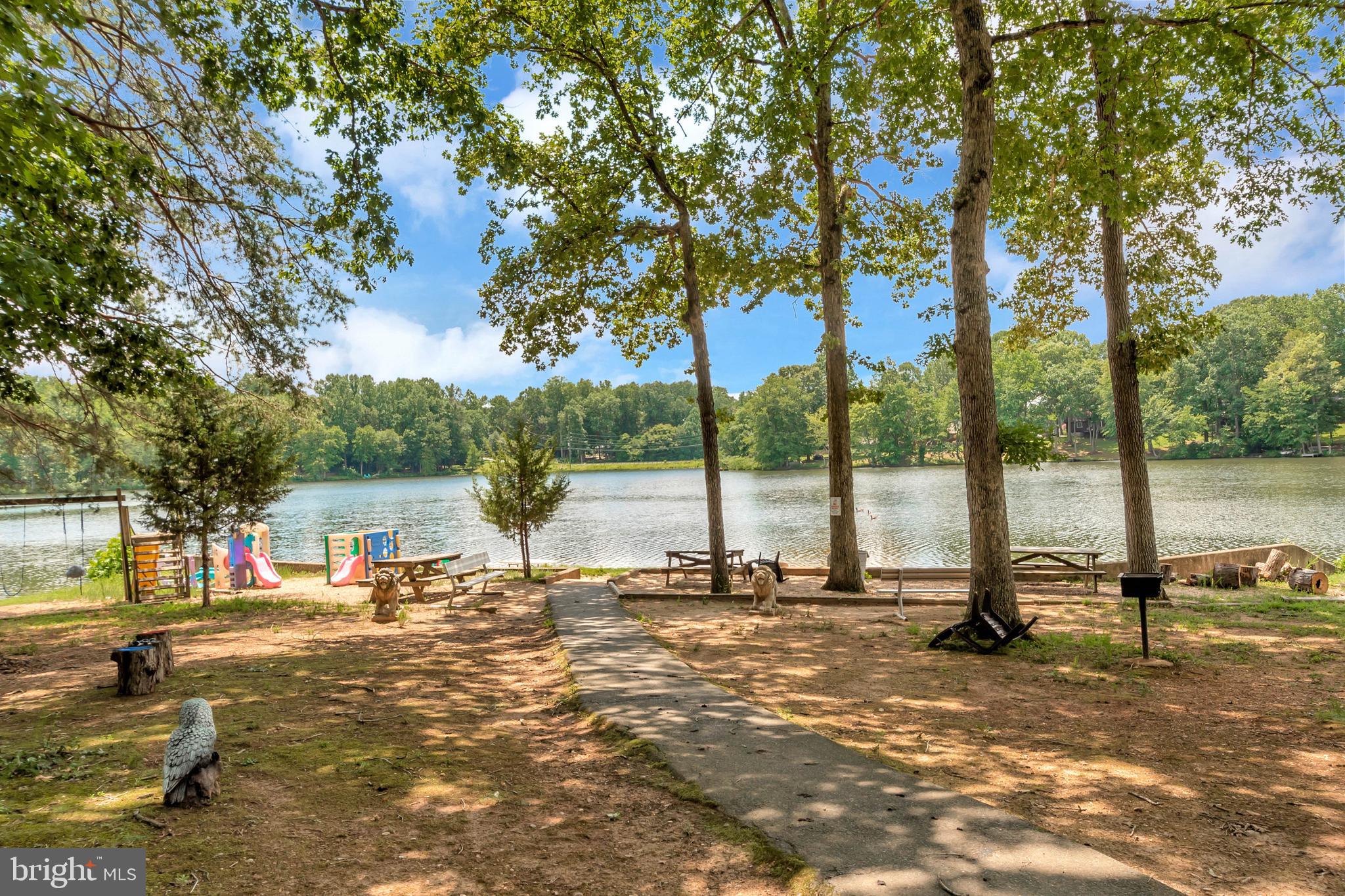 26 Breezy Hill Dr