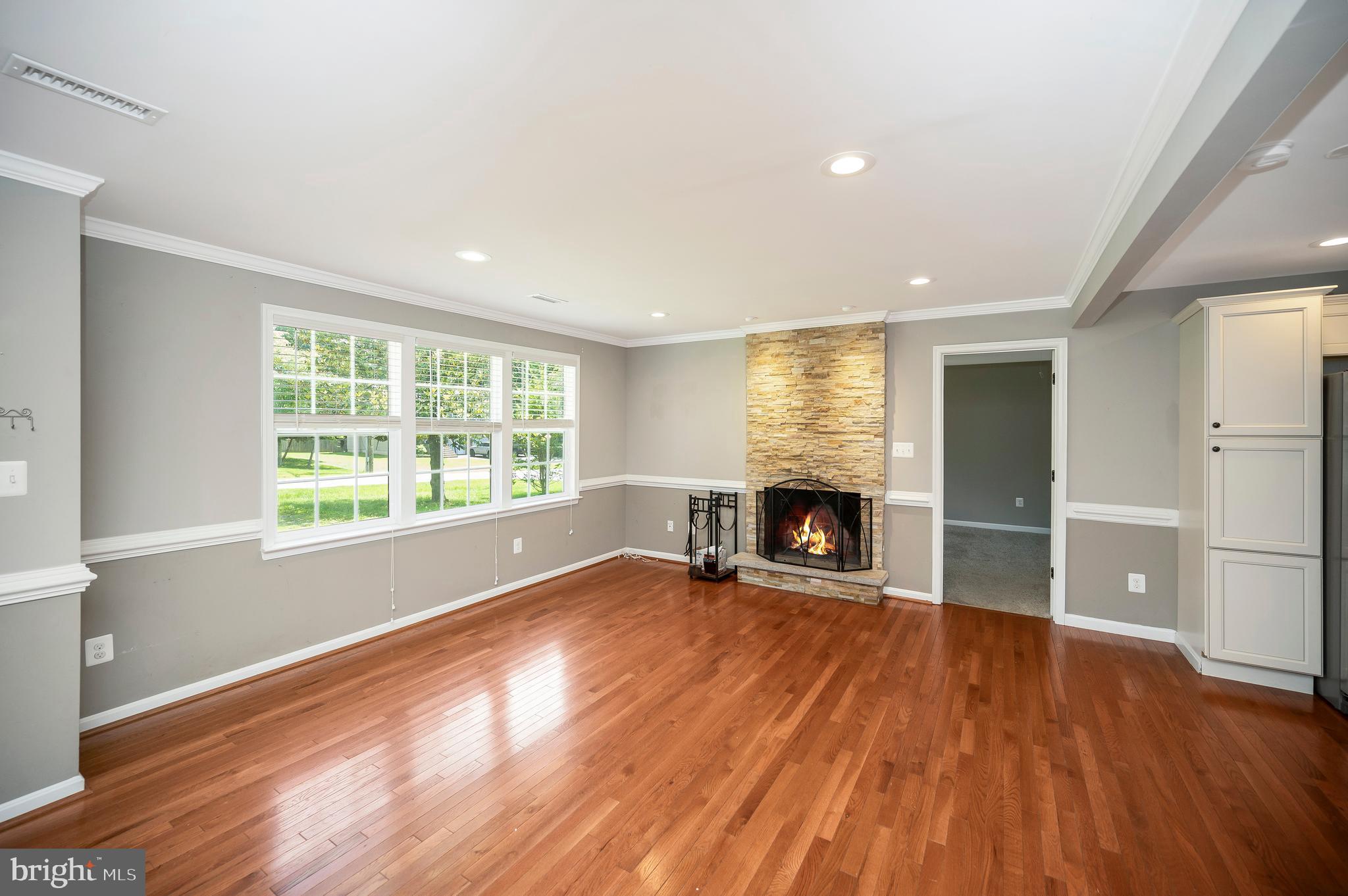 26 Breezy Hill Dr
