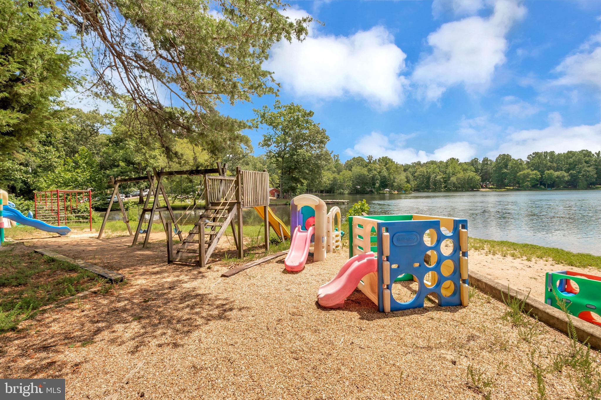 26 Breezy Hill Dr