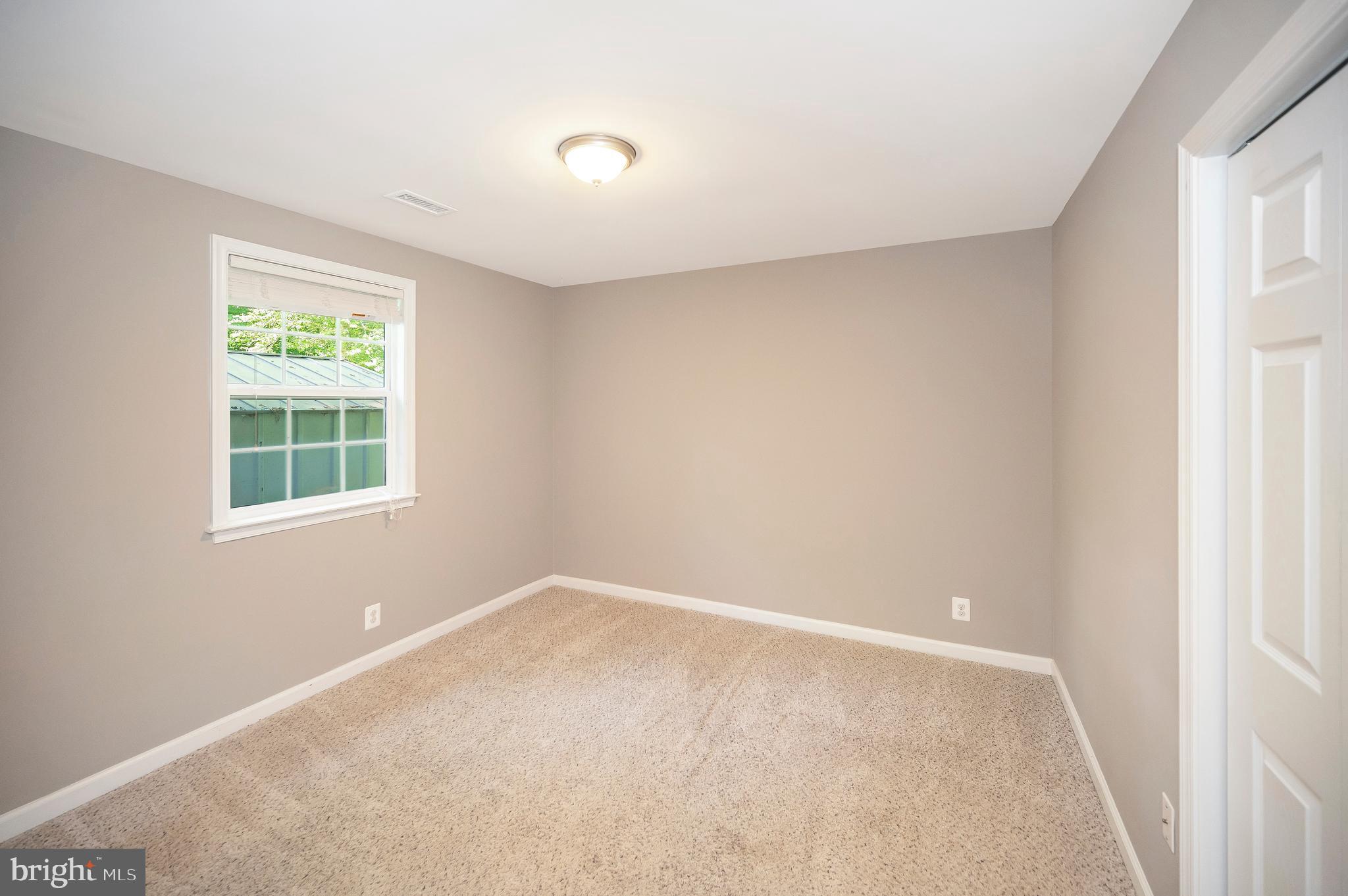 26 Breezy Hill Dr