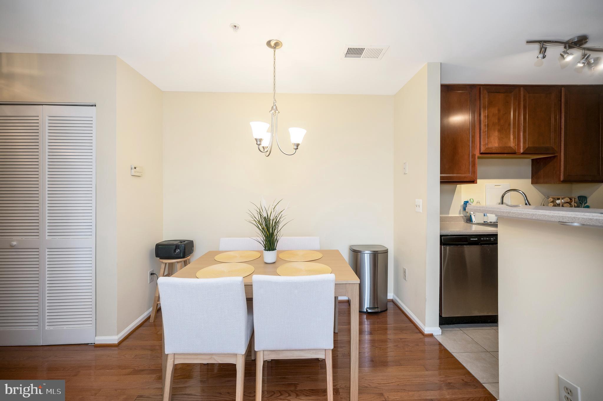-43 WHITE PINE CIRCLE #303