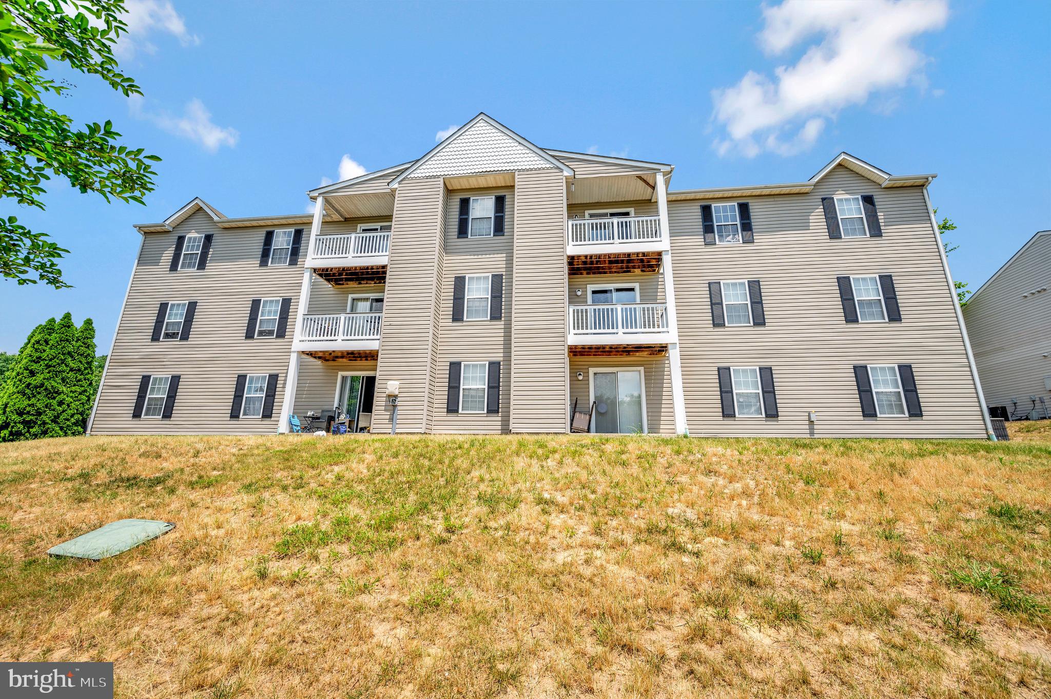 -43 WHITE PINE CIRCLE #303