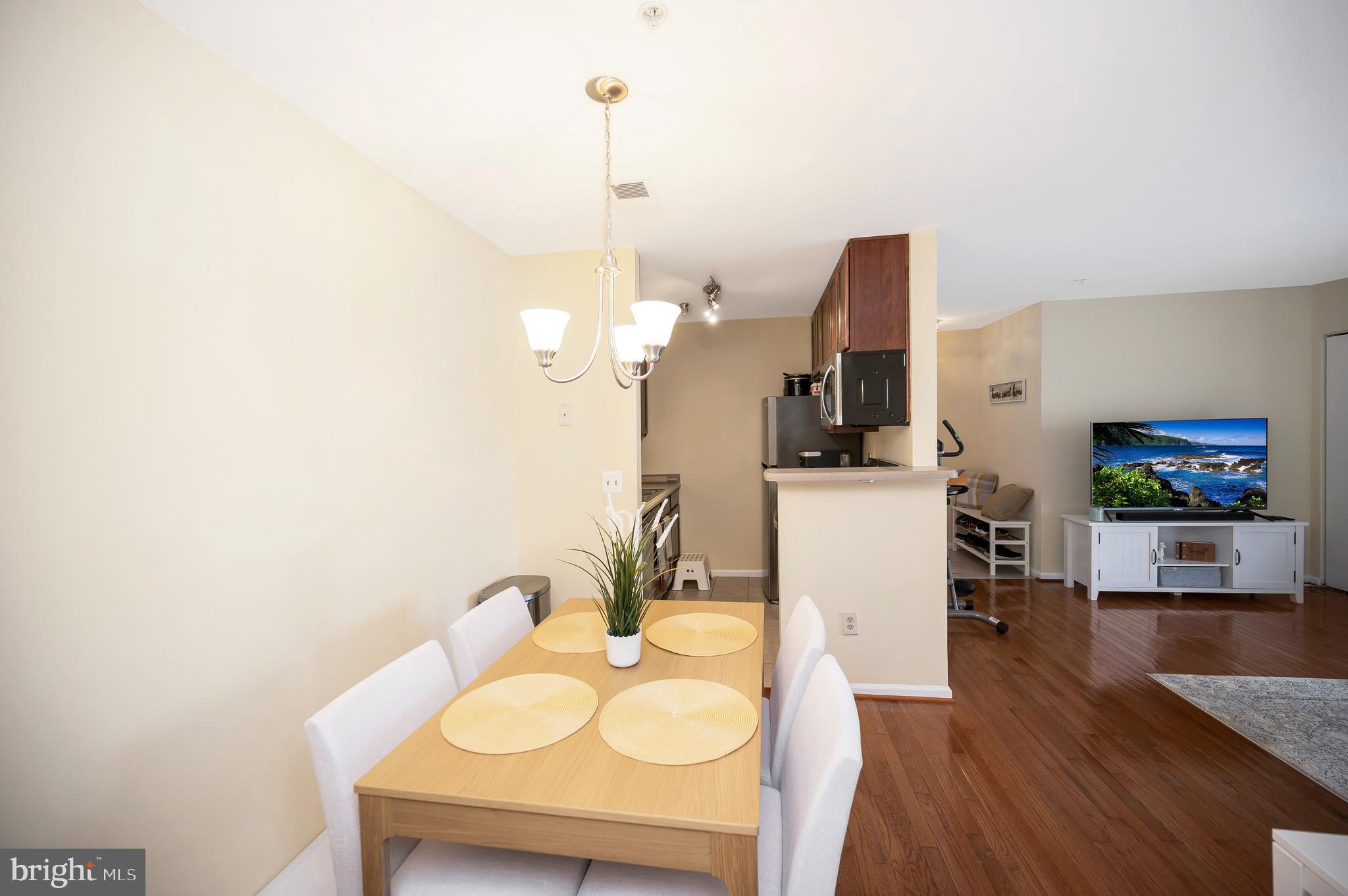 -43 WHITE PINE CIRCLE #303