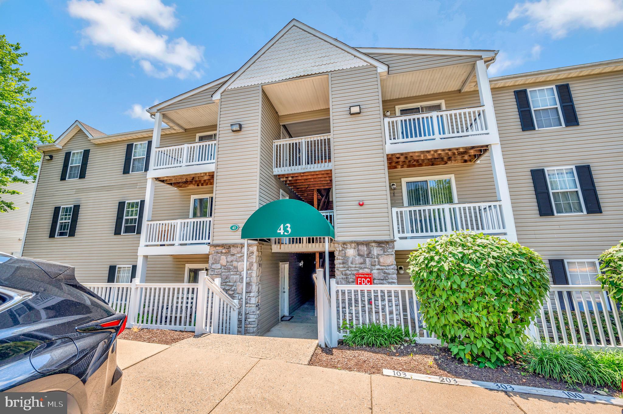 -43 WHITE PINE CIRCLE #303