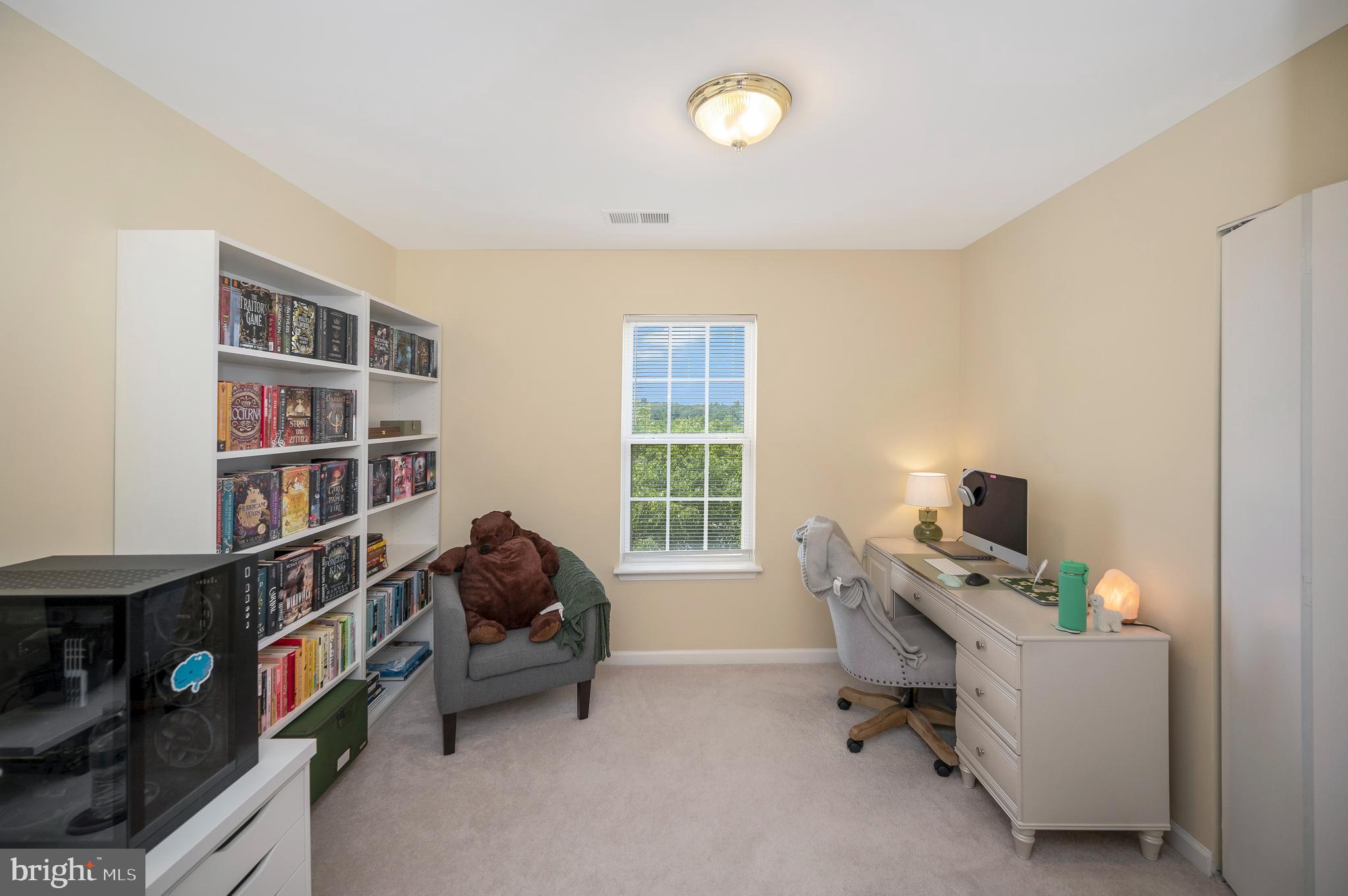 -43 WHITE PINE CIRCLE #303