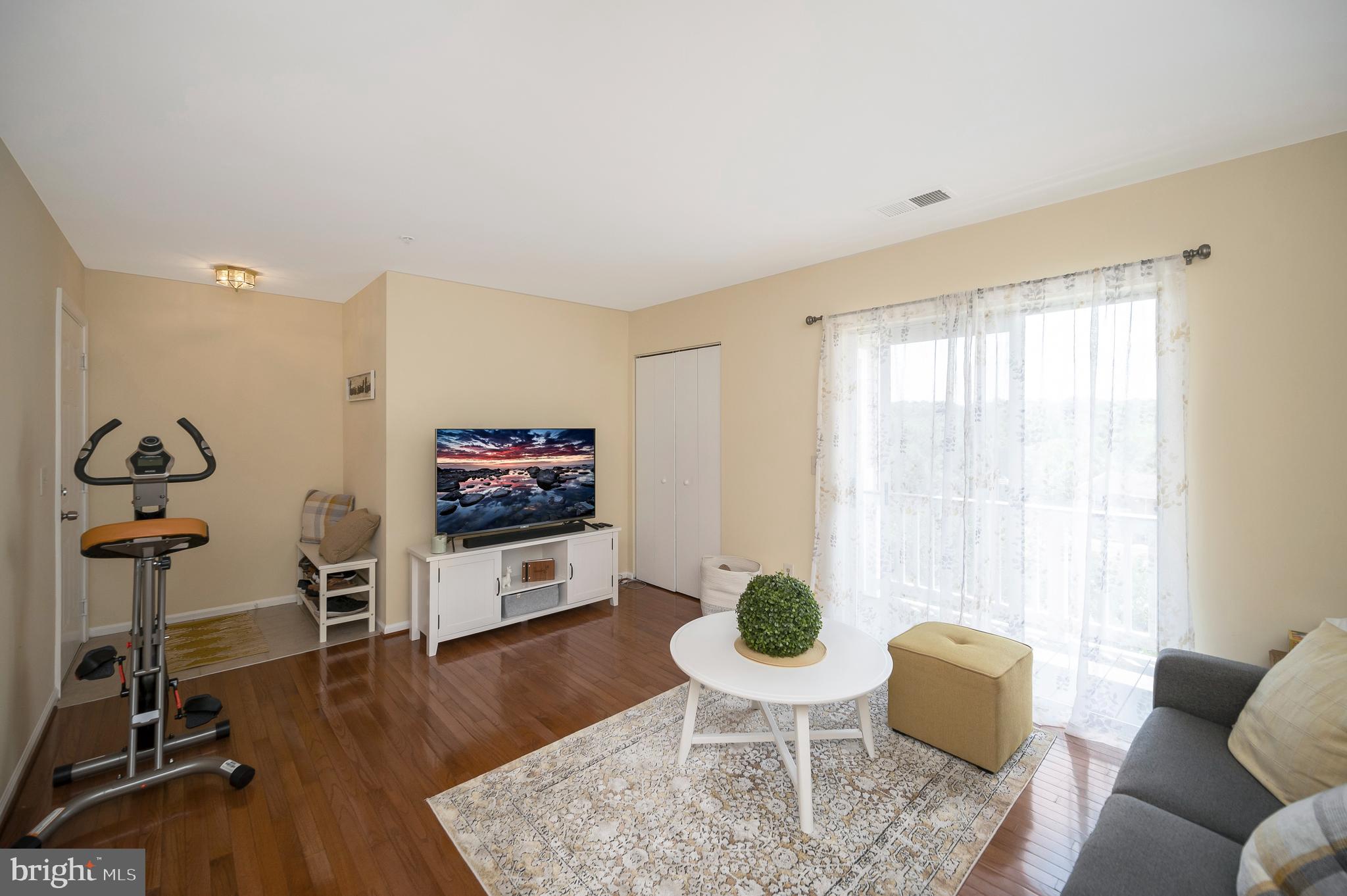 -43 WHITE PINE CIRCLE #303