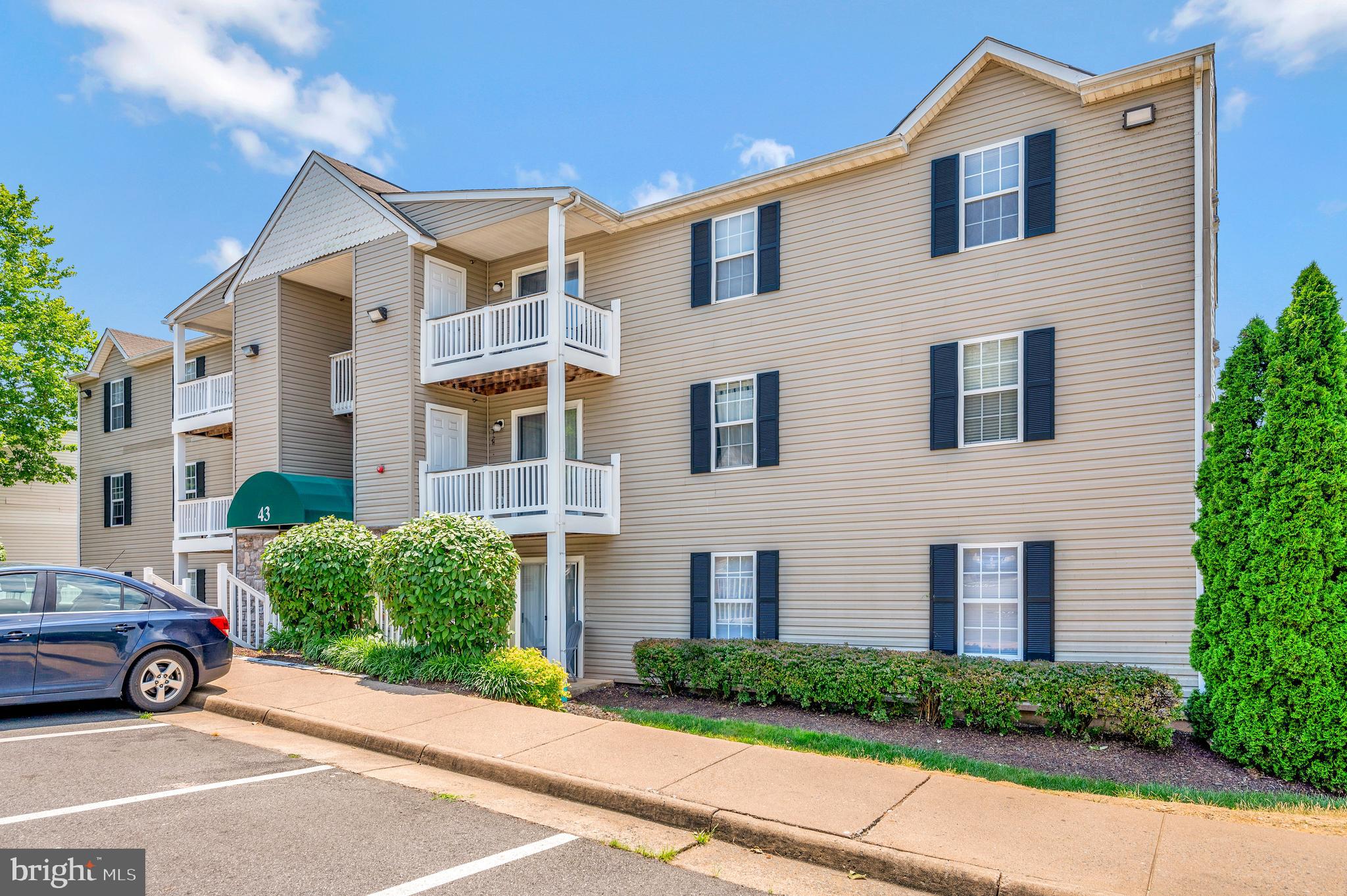 -43 WHITE PINE CIRCLE #303