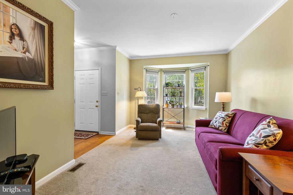 6 Sharon Ln