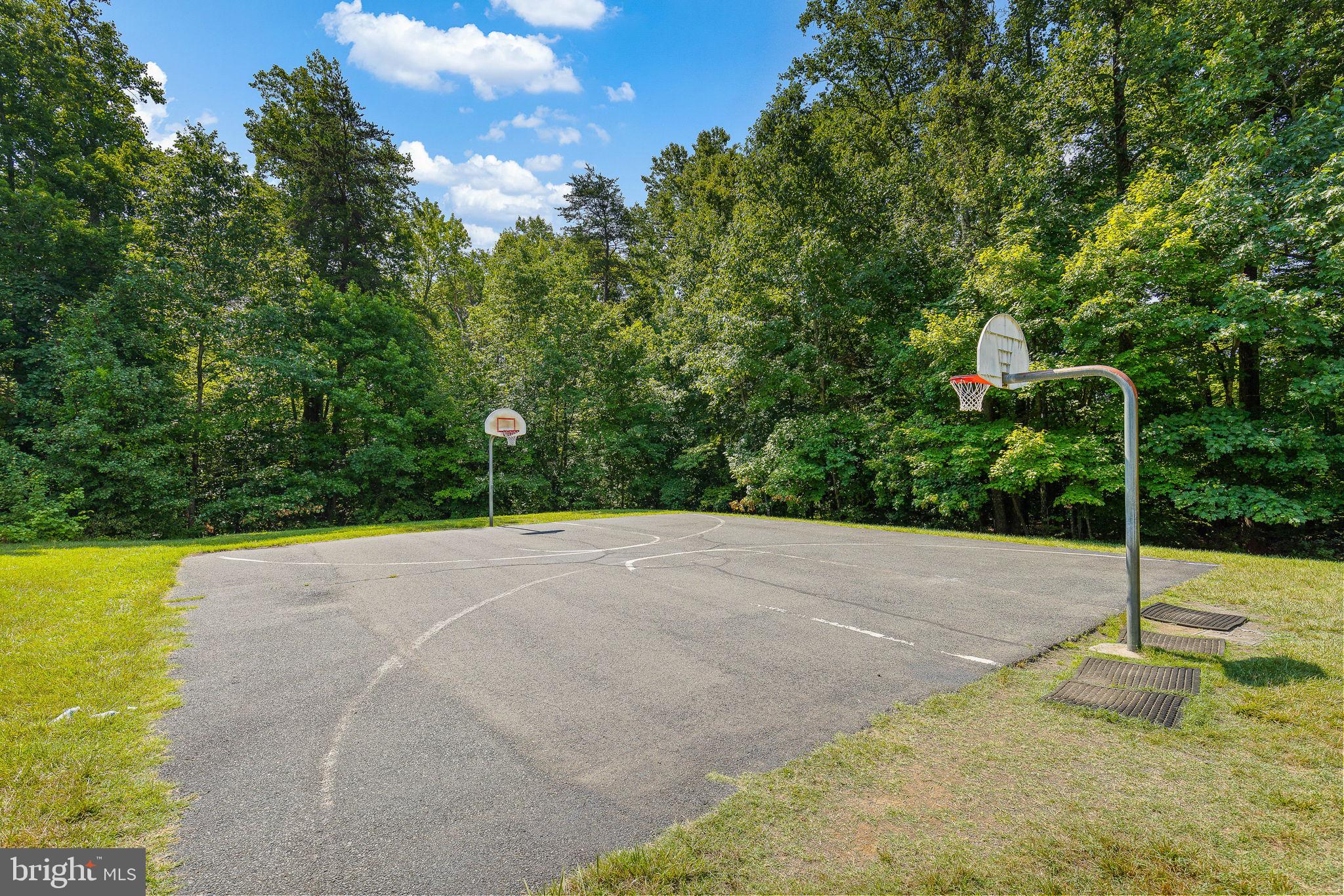 6 Sharon Ln
