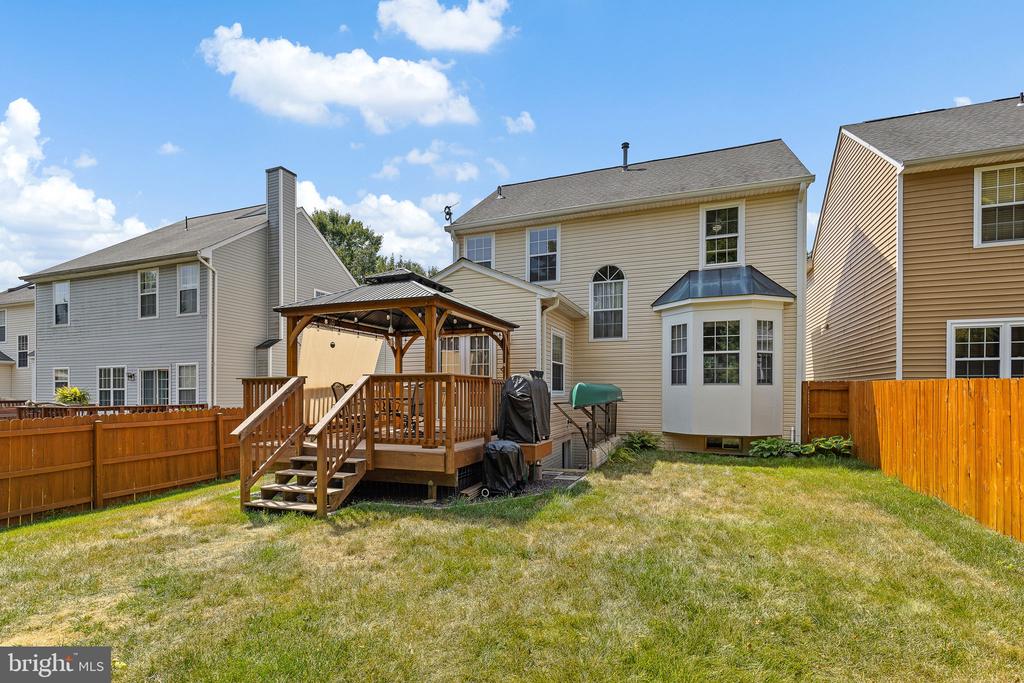 6 Sharon Ln