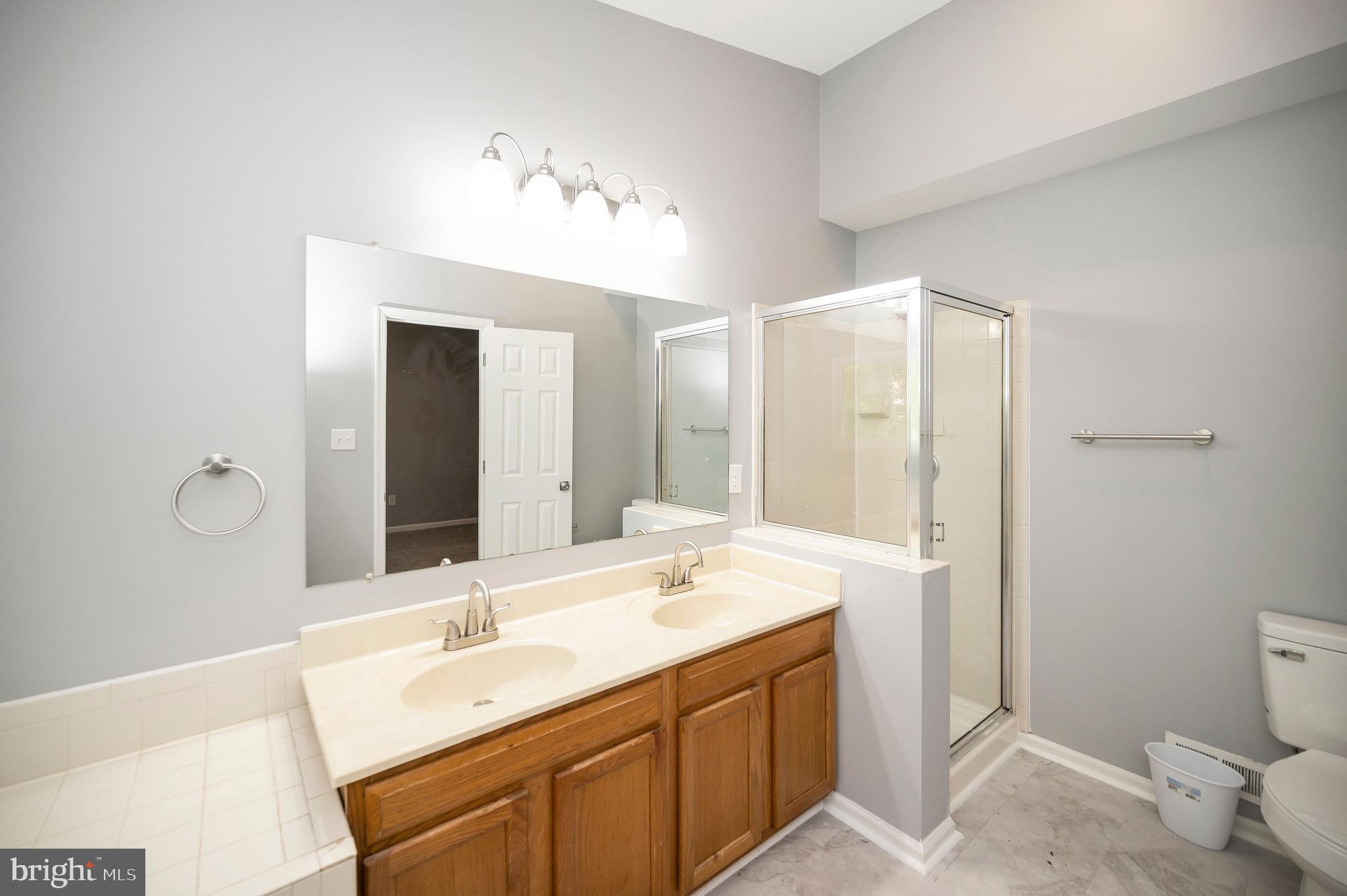 302 Castlebury Ct